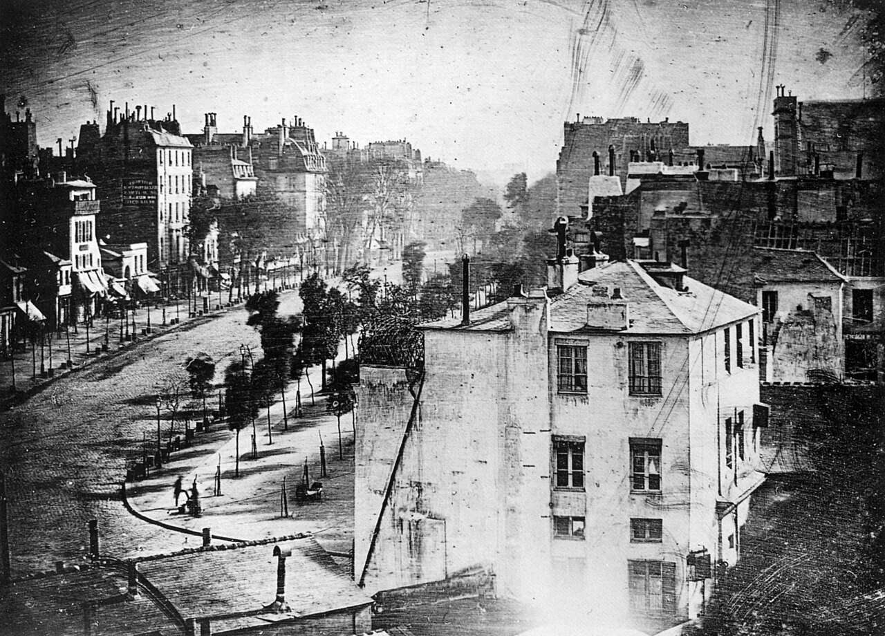 Boulevard du Temple · 1838 · Daguerre — 第一张拍到人的照片